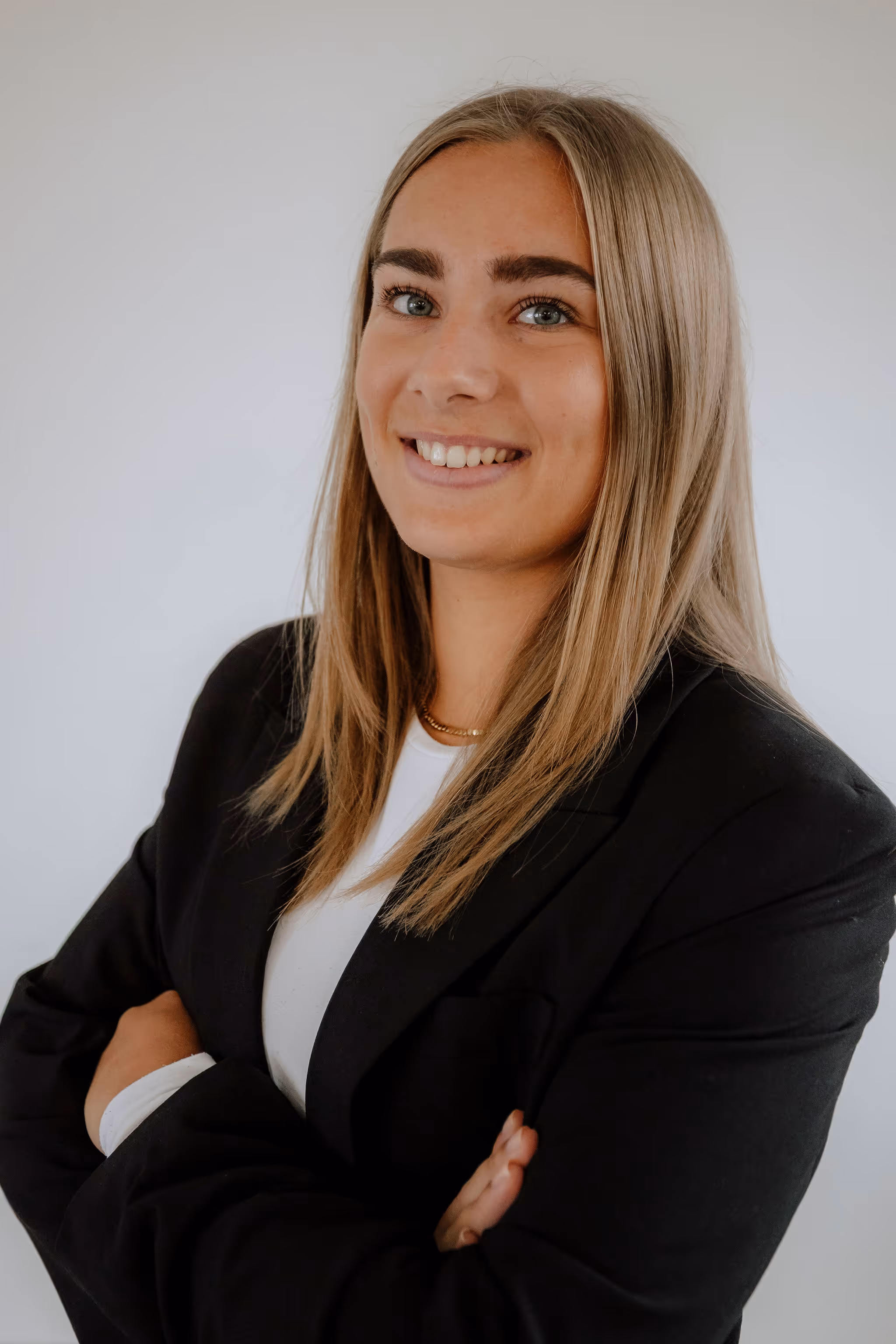 Portrait von Zoe Valentin, Steuerfachangestellte