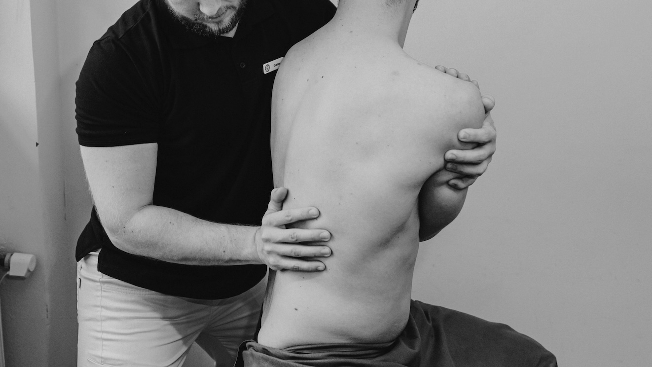 Naprapatbehandling av ryggskott