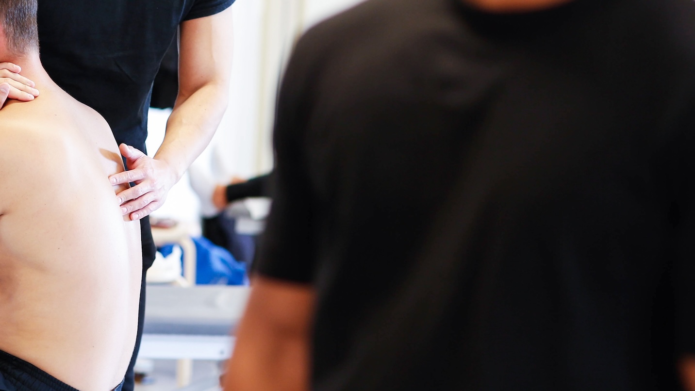 Naprapatbehandling av ont i ryggen