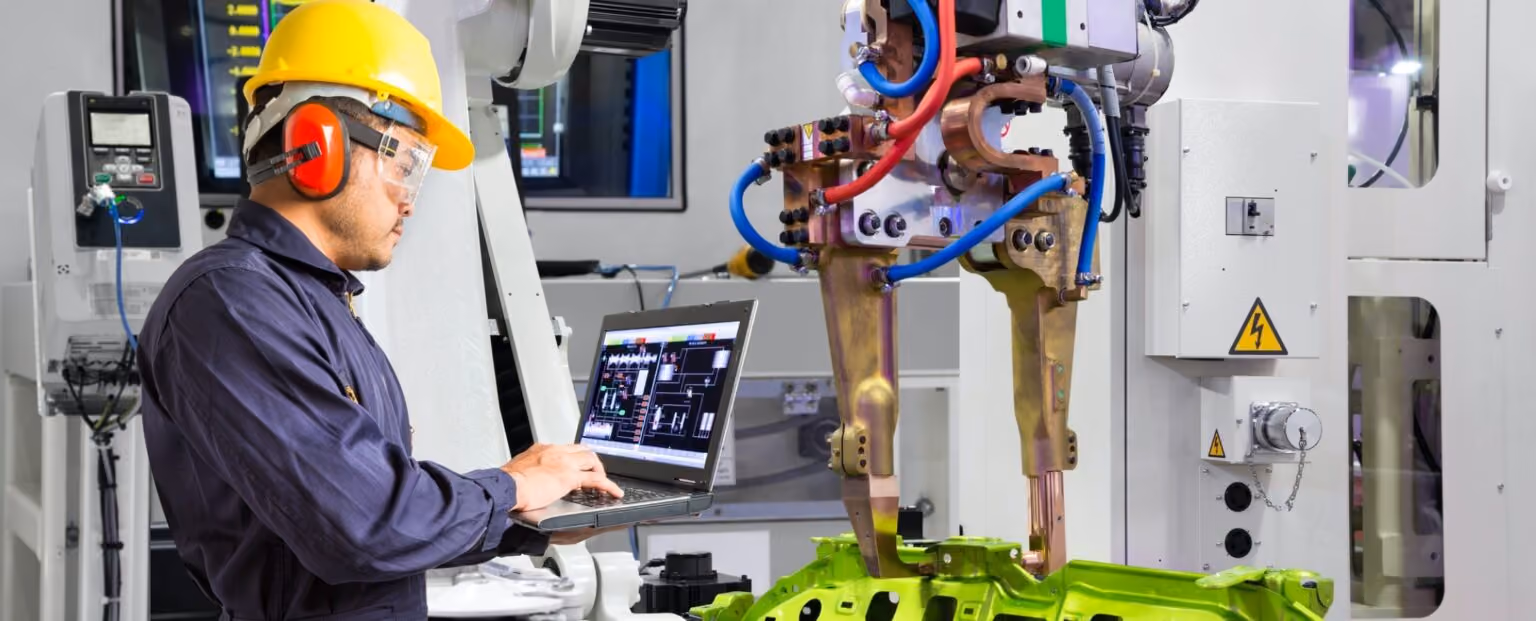 Industry 4.0 │How To Boost Productivity With Next-Gen Manufacturing Equipment