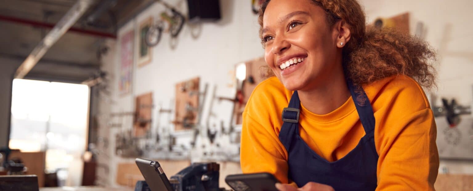 What Is an Employee News App? Top 6 Benefits of a Well-Informed Workforce