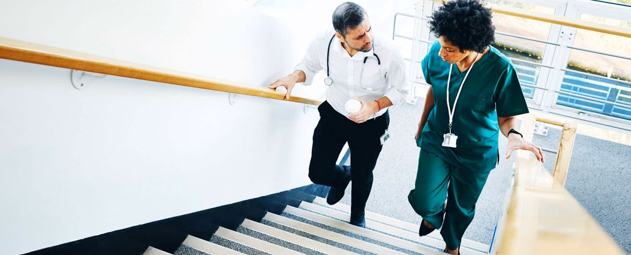 5 Wege zur Verbesserung der Mitarbeiterkommunikation im Gesundheitswesen