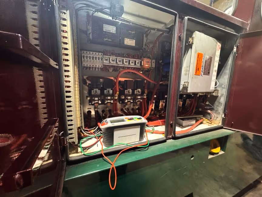 Electrical fault finding on battery-electric rolling stock