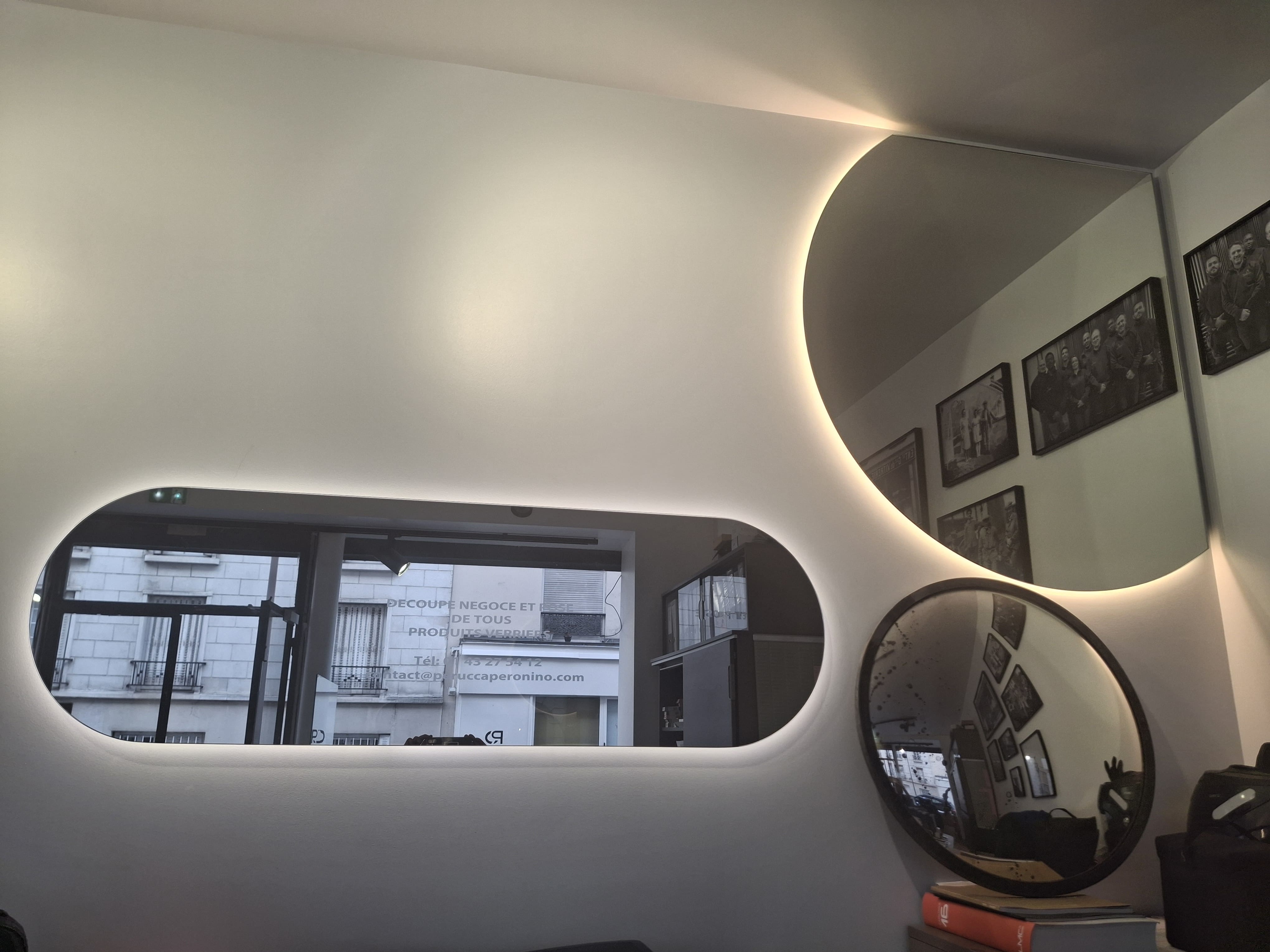 Miroirs retro-eclaires avec differentes formes