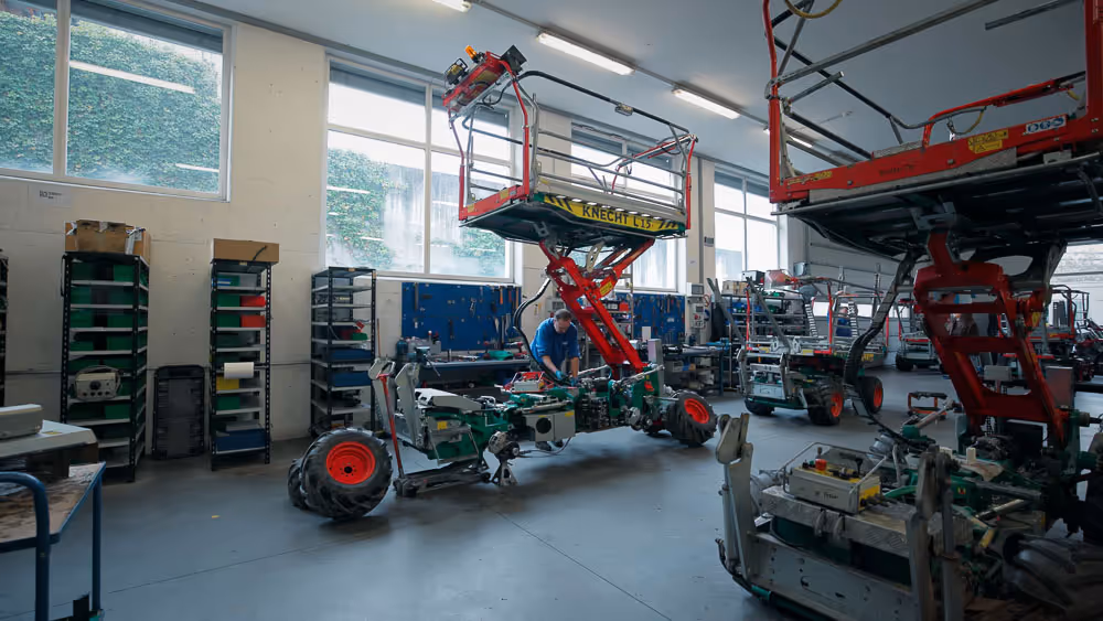 Servicewerkstatt von BerMarTEC mit KNECHT Maschinen