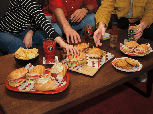 Customers at home 09