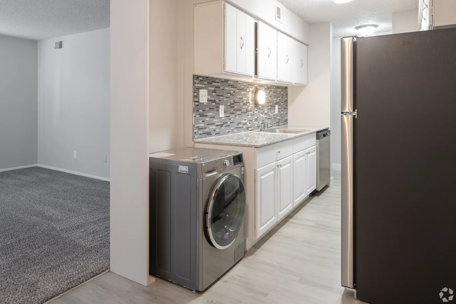 Kitchen with laundry machines