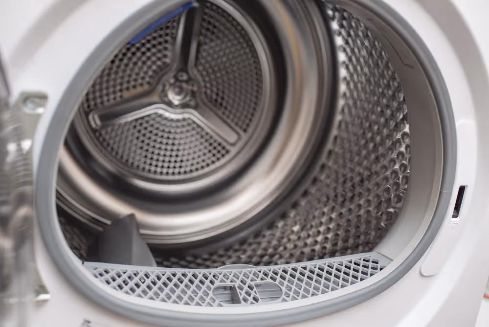 Open dryer drum with lint filter slot