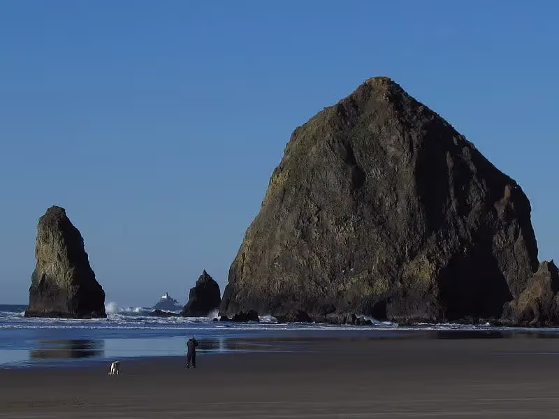 800px-Cannon_Beach_02