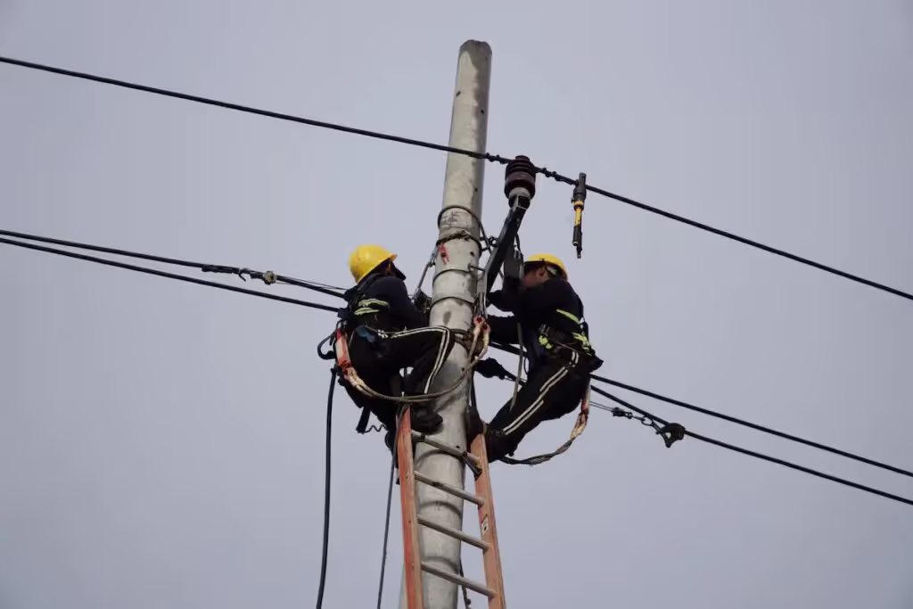 Disaster recovery power line workers
