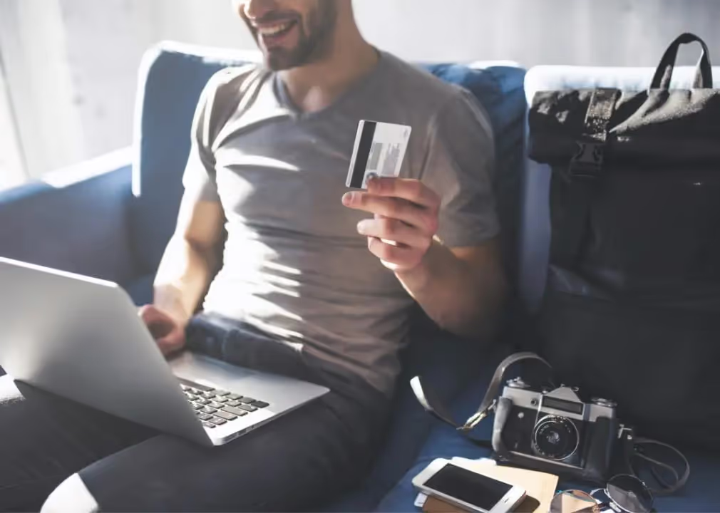Person paying for flight with credit card