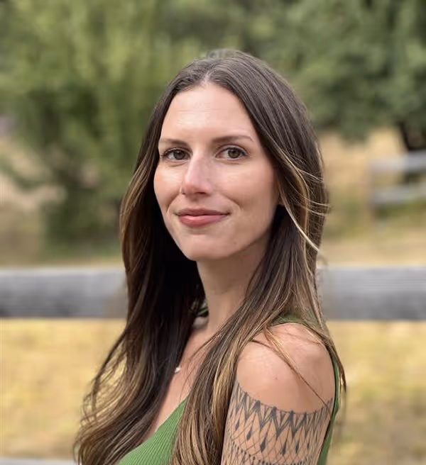 Jennifer Jones Headshot
