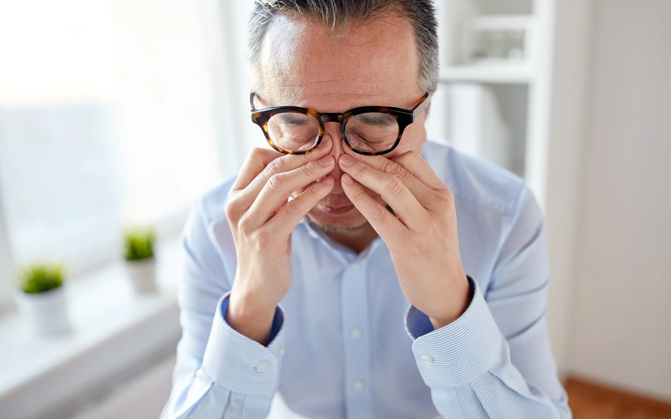 Eye strain and fatigue symptoms - contact lenses can provide comfortable vision correction alternative
