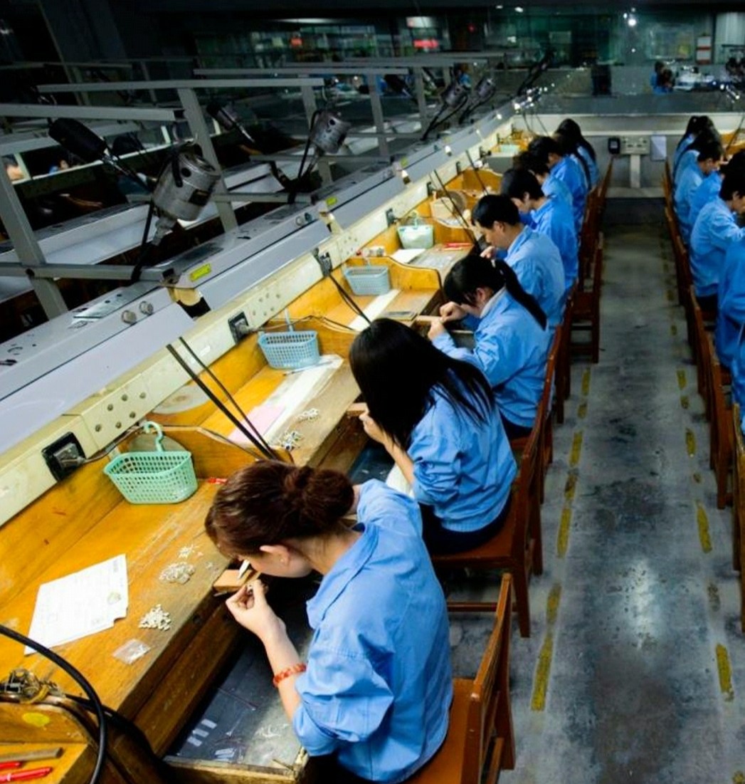 Gold jewellery manufacturing factory in Dubai serving retailers and bulk buyers