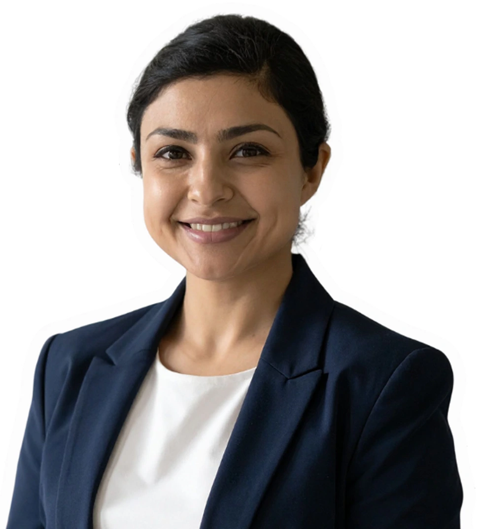 Femme en veste de costume souriante