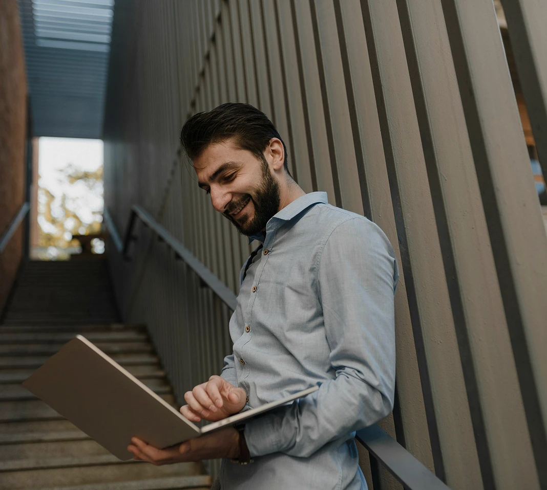 Homme représentant un indépendant
