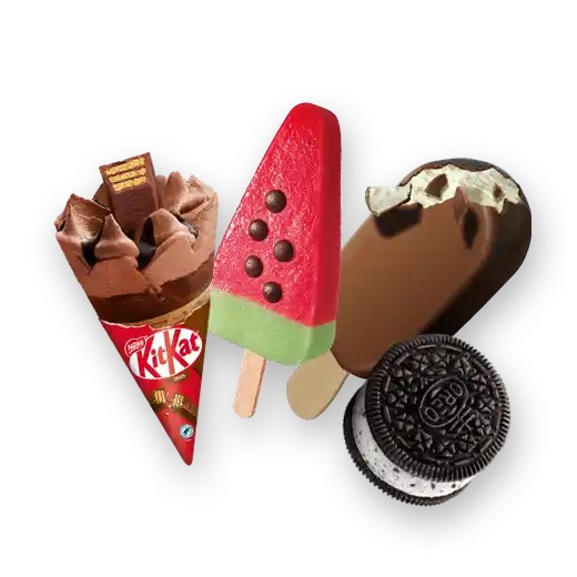 Drie soorten ijs: een KitKat-ijshoorn met chocolade en wafelkruimels, een watermeloen-ijsje met chocoladedruppels, en een Oreo-ijsje met chocolade coating en vanille-ijs.