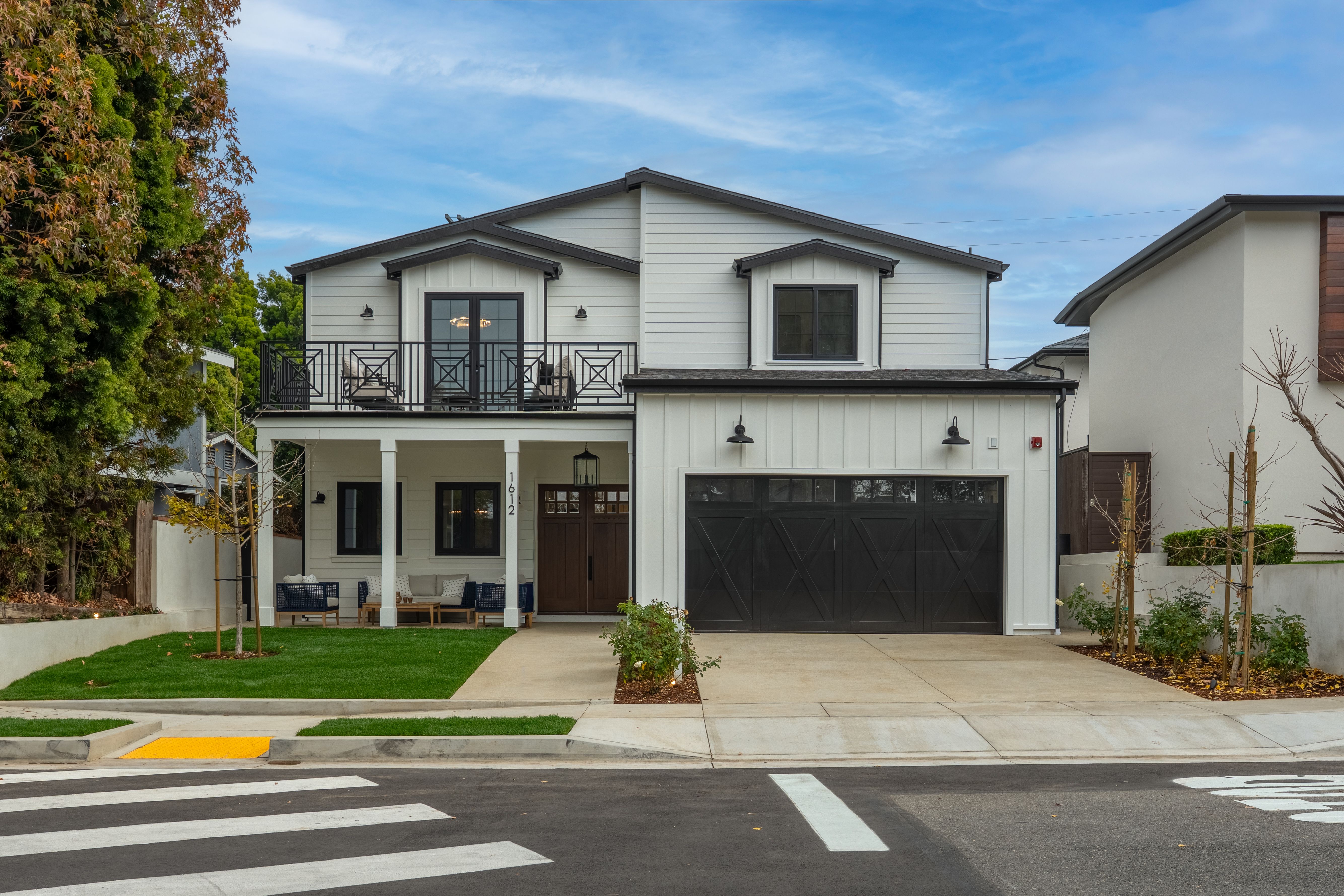 Exterior of Magnolia Residence, a modern coastal home in Manhattan Beach with clean lines and expansive windows.