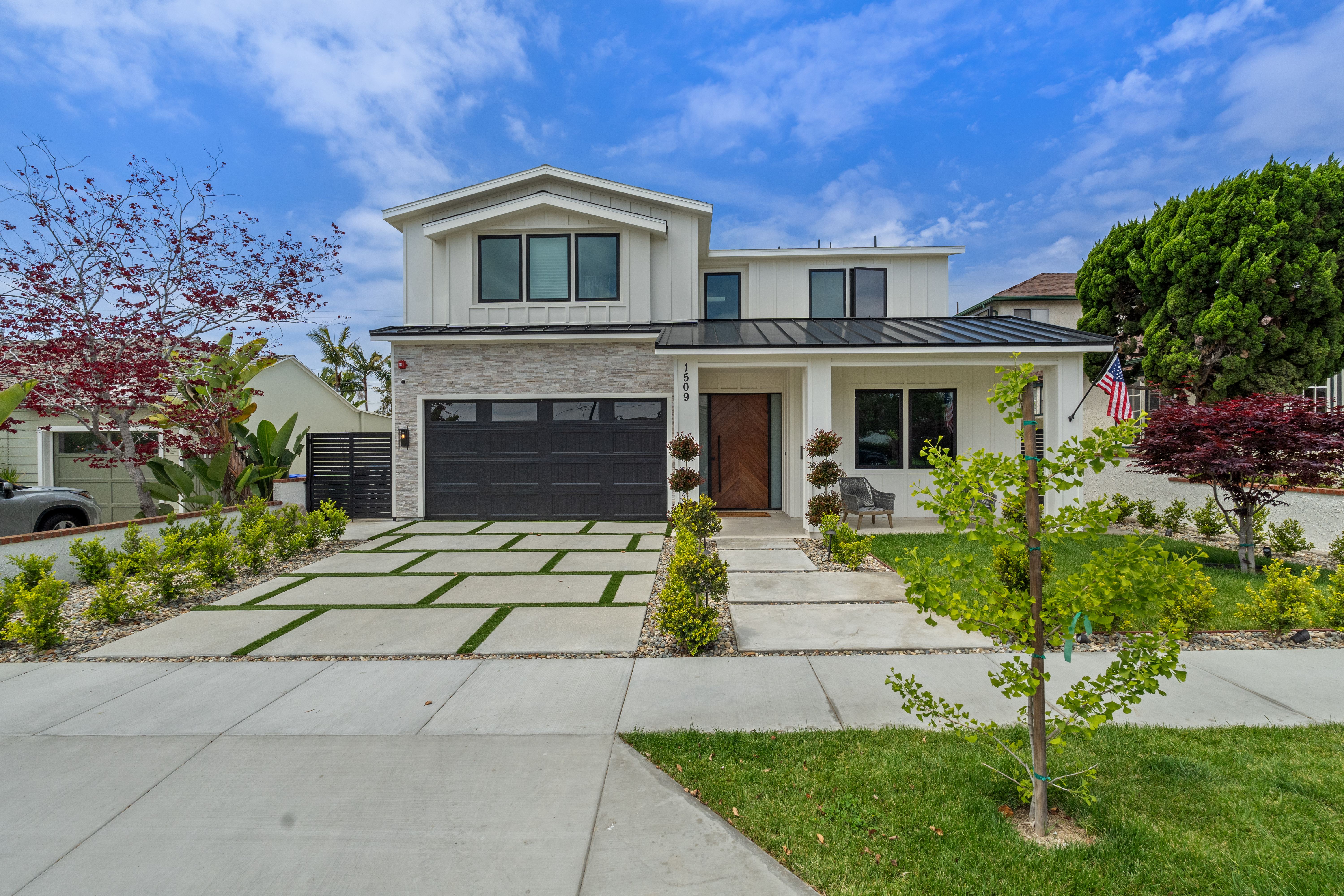 Faymont Residence exterior, a refined Manhattan Beach home with elevated views and modern coastal architecture.