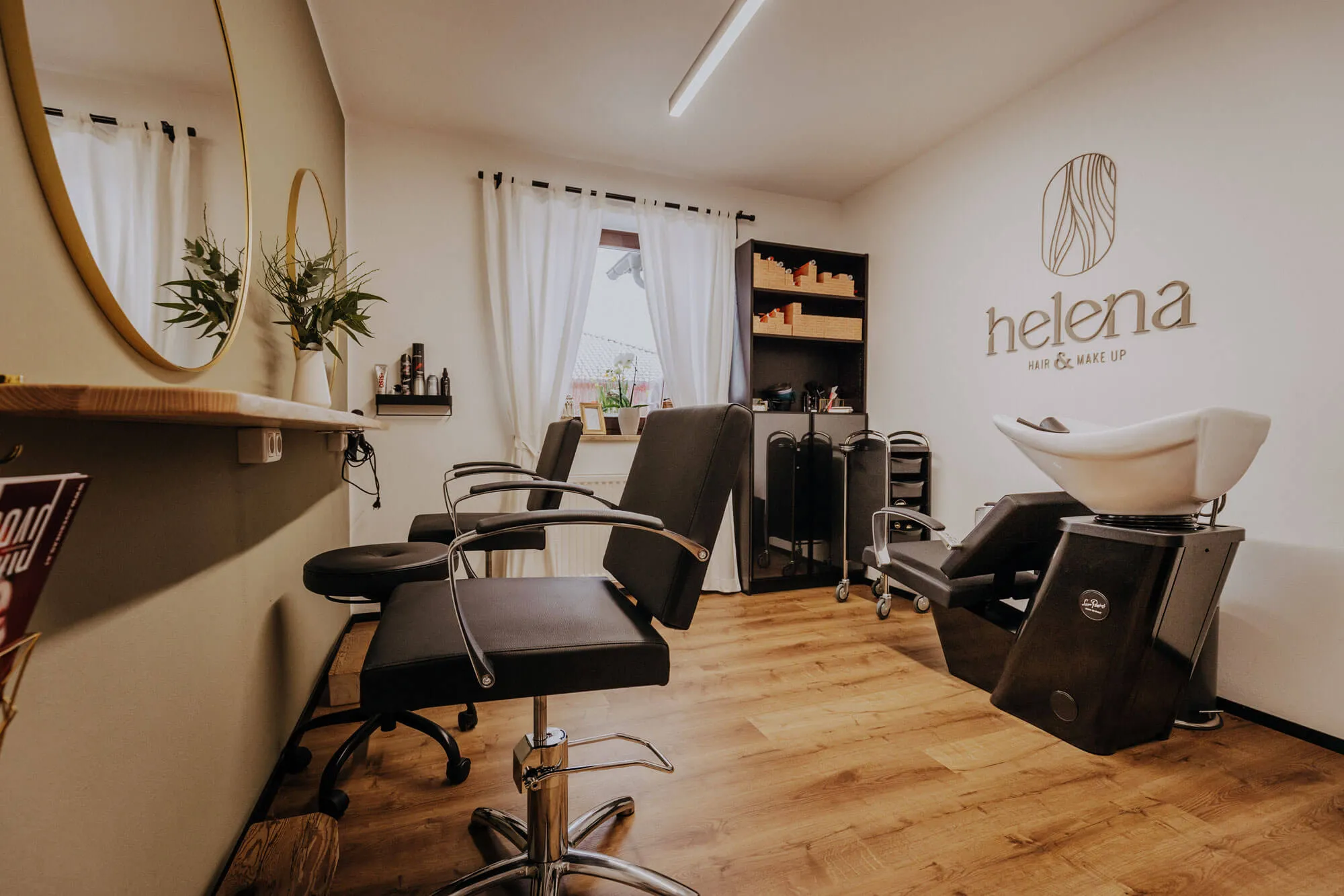 Helena-hairandmakeup Friseur Zimmer