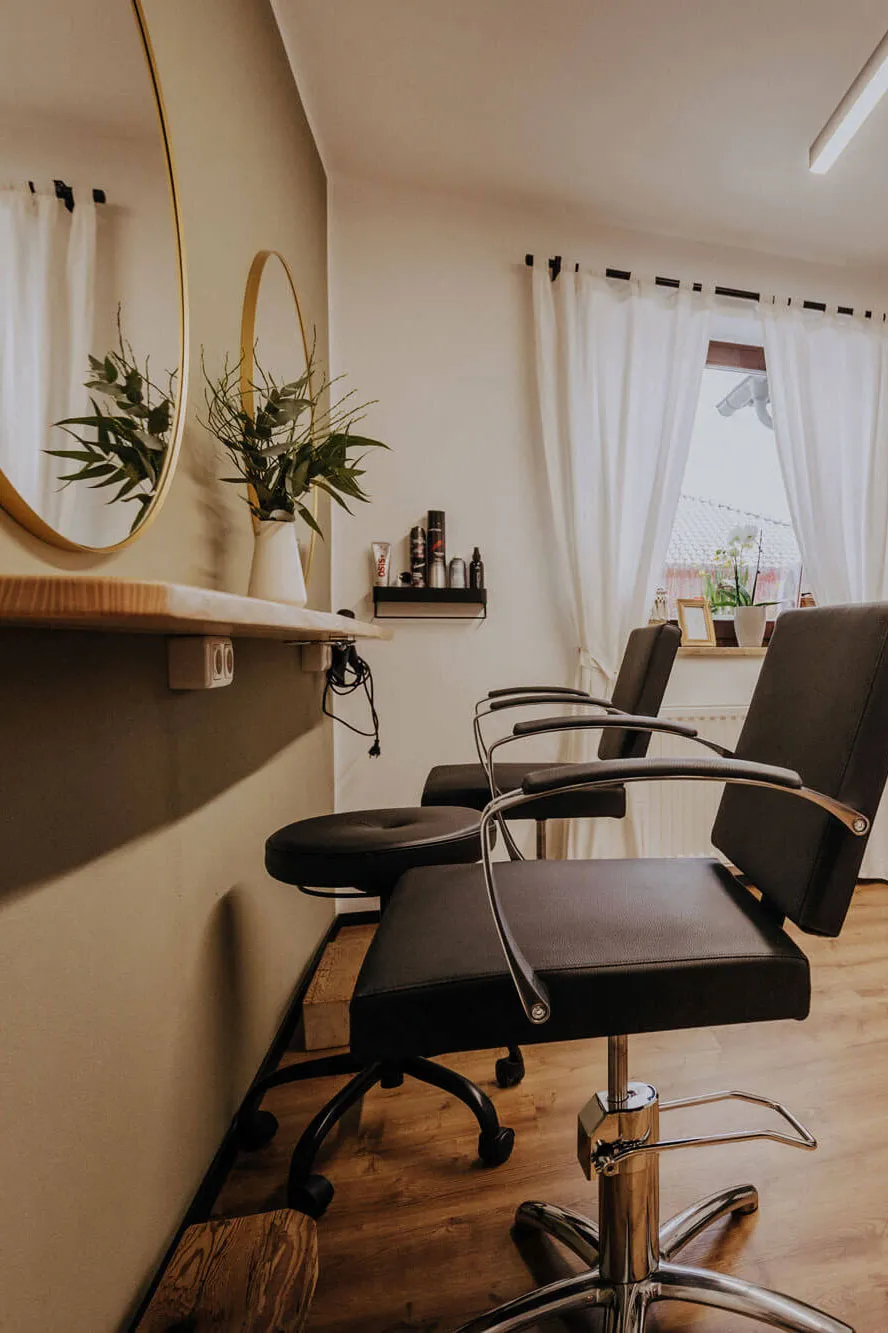 Helena-hairandmakeup Friseur Zimmer