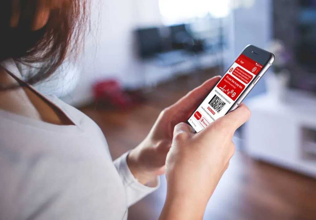 woman-interacting with a RCS message