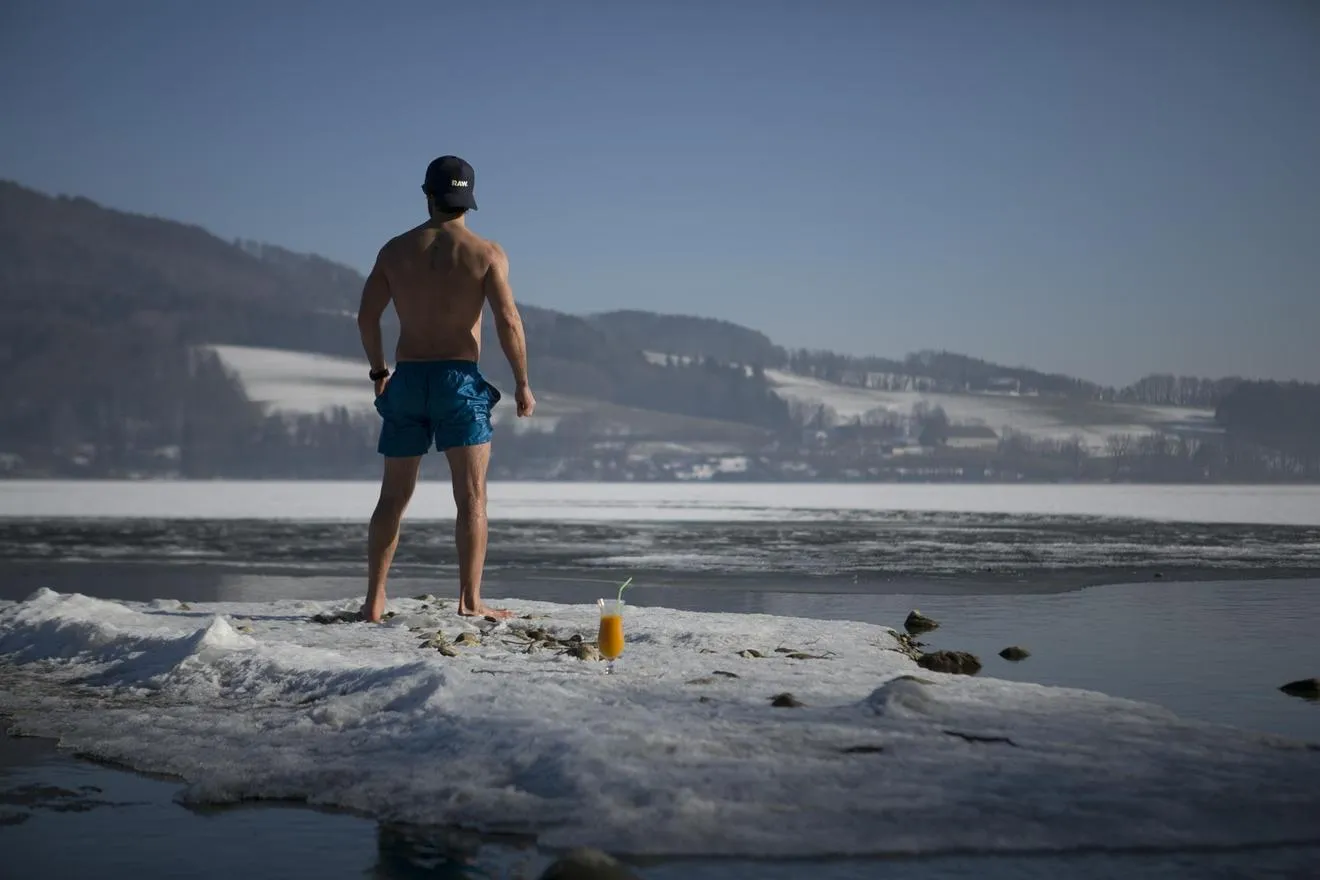 Silvesterschwimmen im Obertrumer See beim Strandbad Seeham