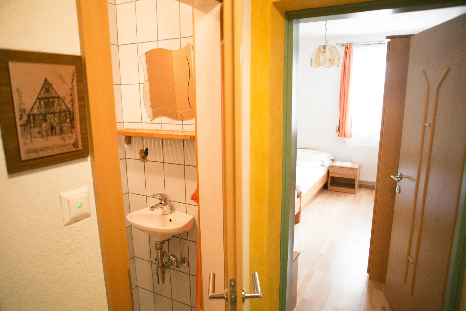 Blick in das Badezimmer der Ferienwohnung Waldblick