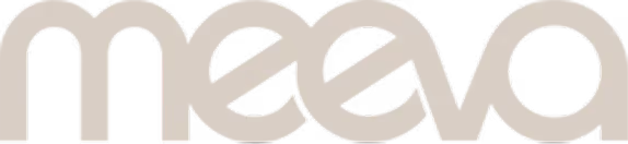 meeva Markenlogo in beiger Farbe.