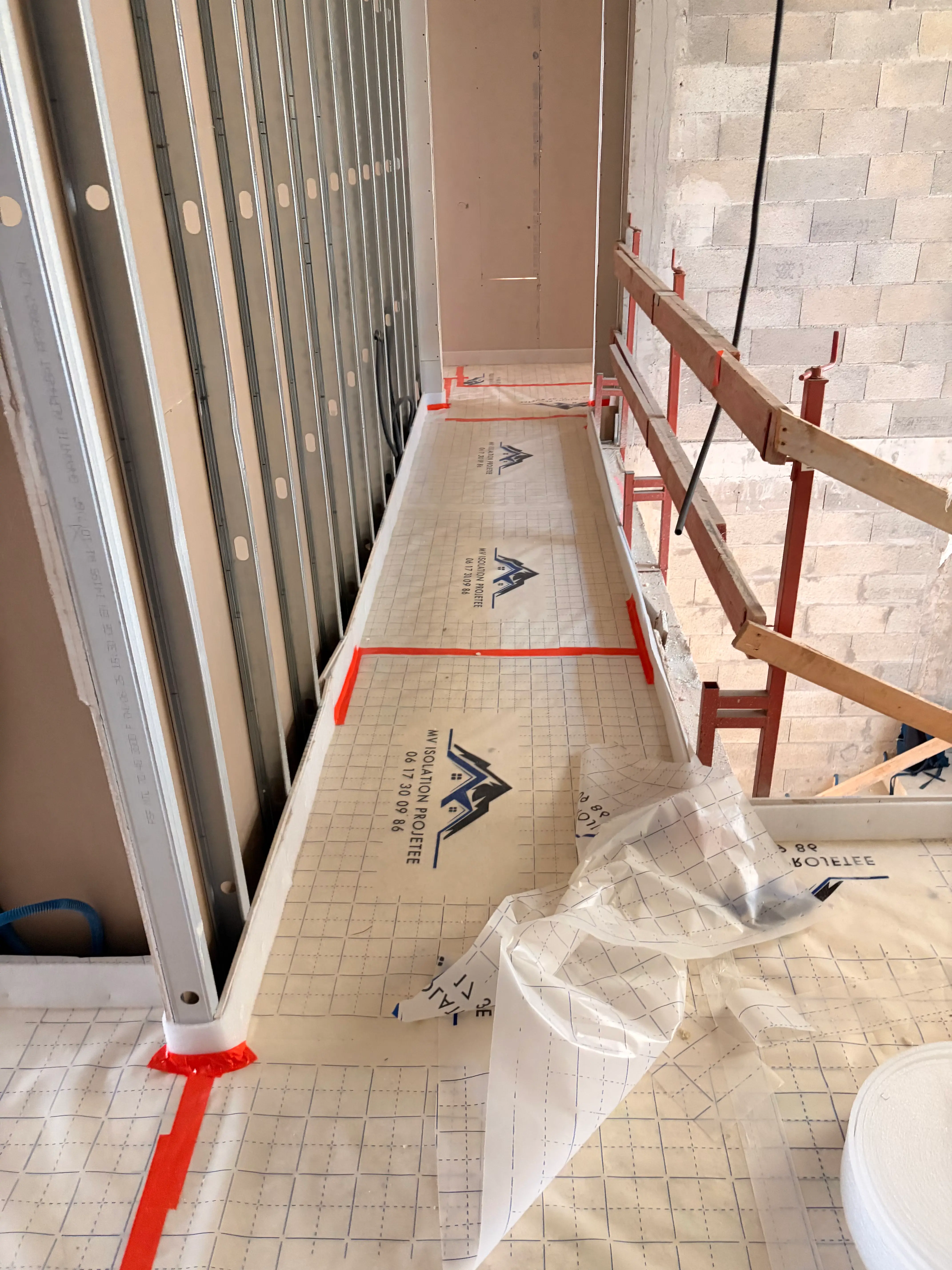 Chantier isolation polyuréthane protection sol - MVisolation Nice Cannes Antibes