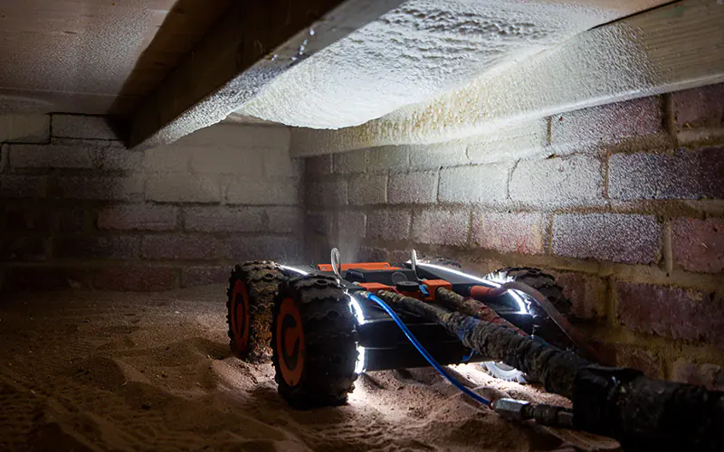 Robot isolation vide sanitaire mousse polyuréthane projetée - Fréjus Saint-Tropez Var