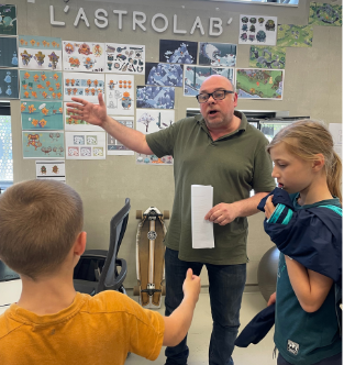 Children meet the Babaoo team