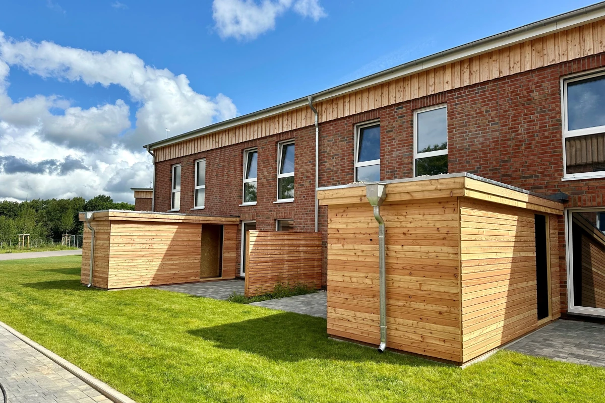 Wohnungen-Häuser-außen-Rasenfläche