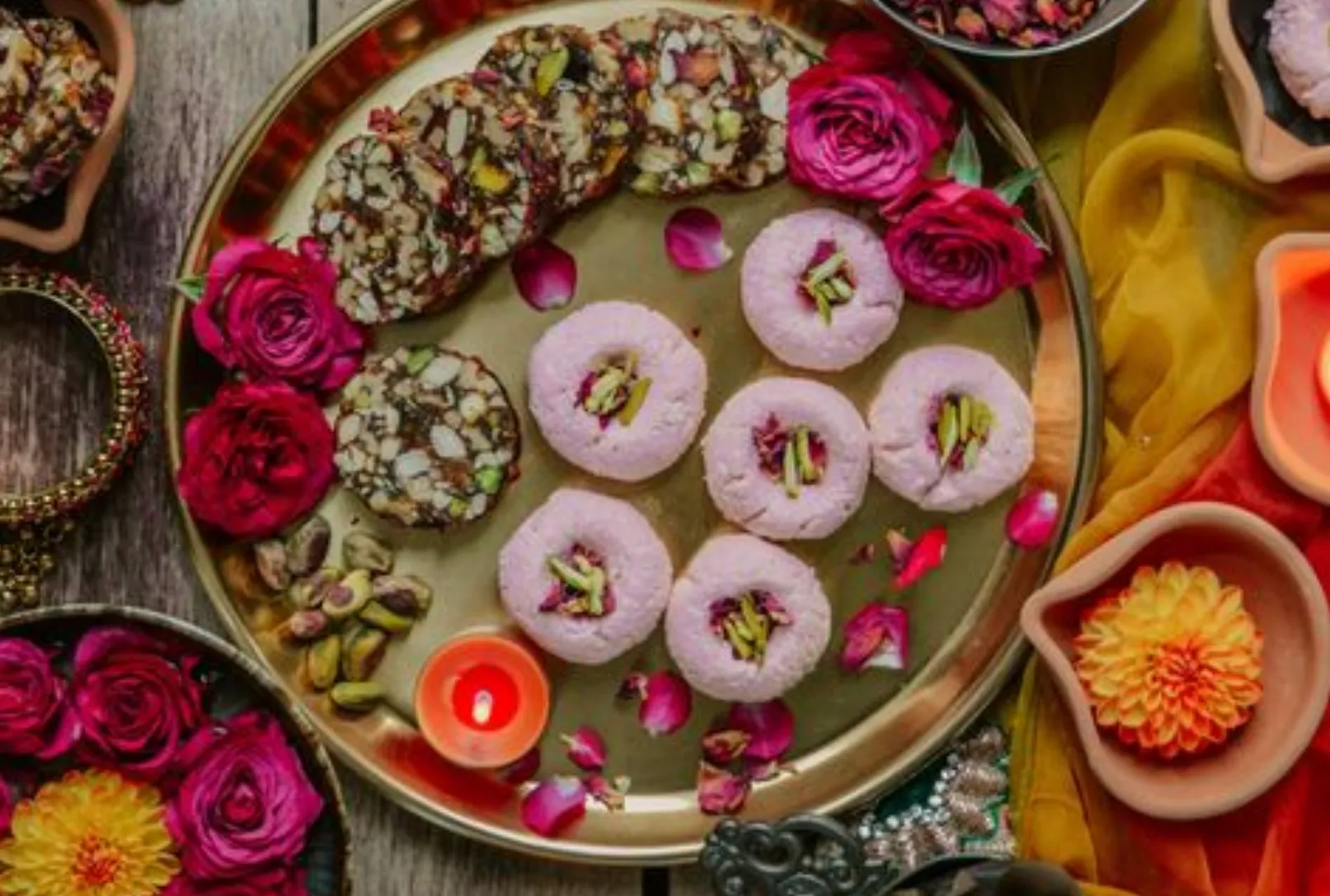 Pâtisseries orientales et douceurs présentées sur plateau traiteur avec décoration florale et ambiance festive