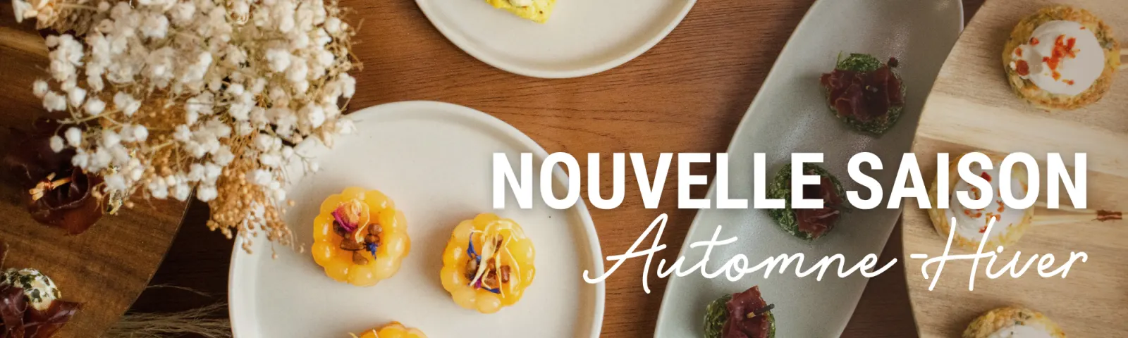 Bannière Nouvelle saison Automne Hiver avec bouchées et fleurs séchées