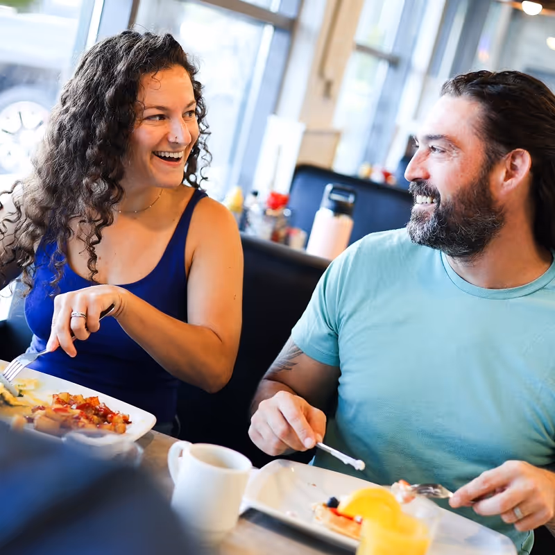happy couple dining and earning loyalty rewards at Eggsmart Collingwood