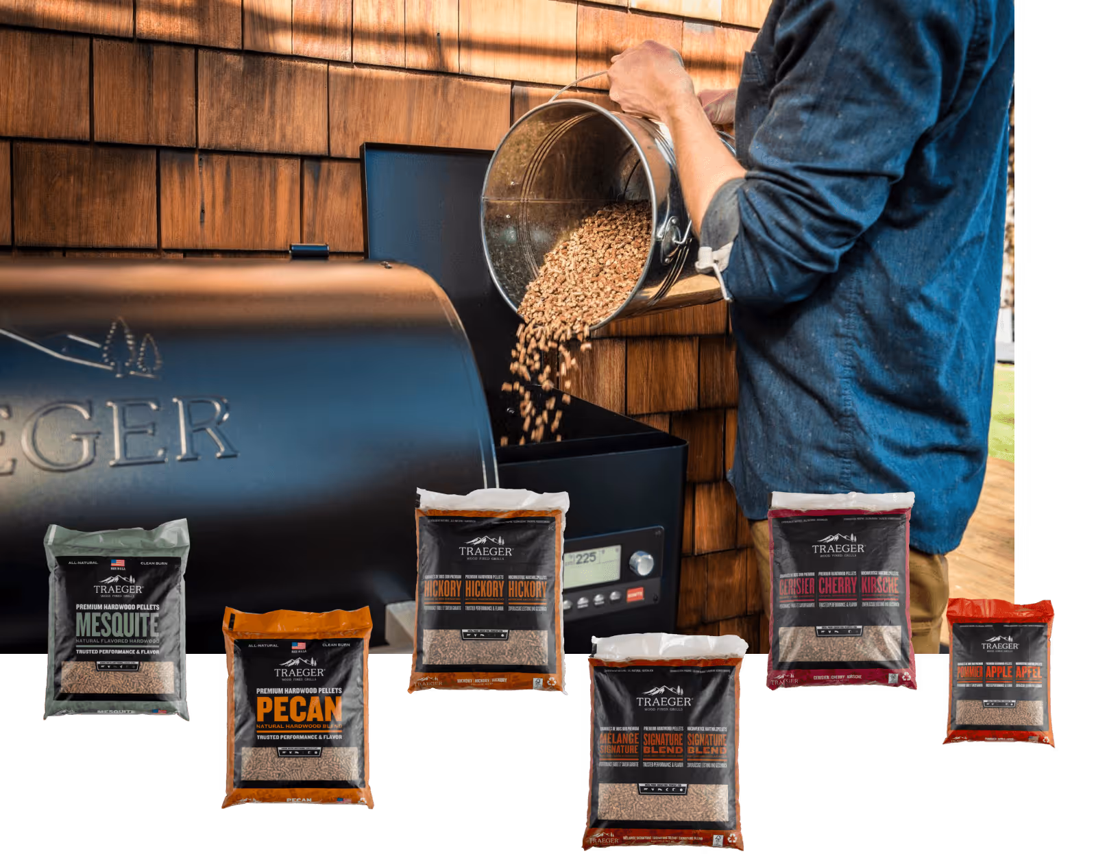 Traeger trepelletsgrill fylles opp, med produkter i forgrunn.