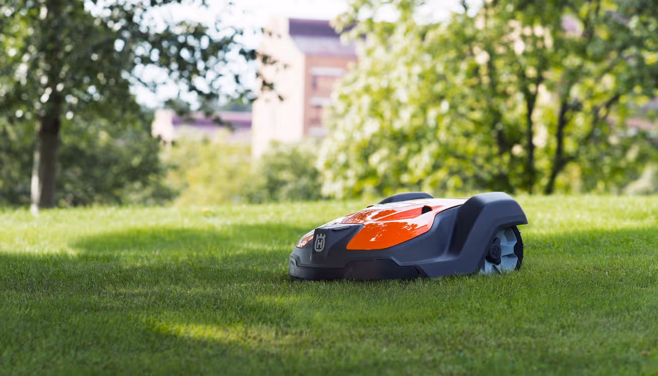 Robotklipper på gress.