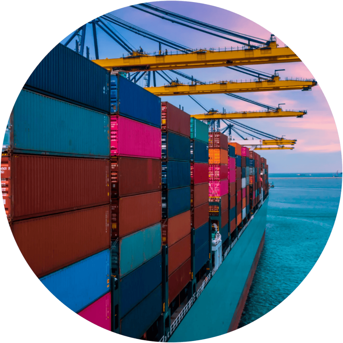 Contenedores arriba del Buque de Carga Internacional.