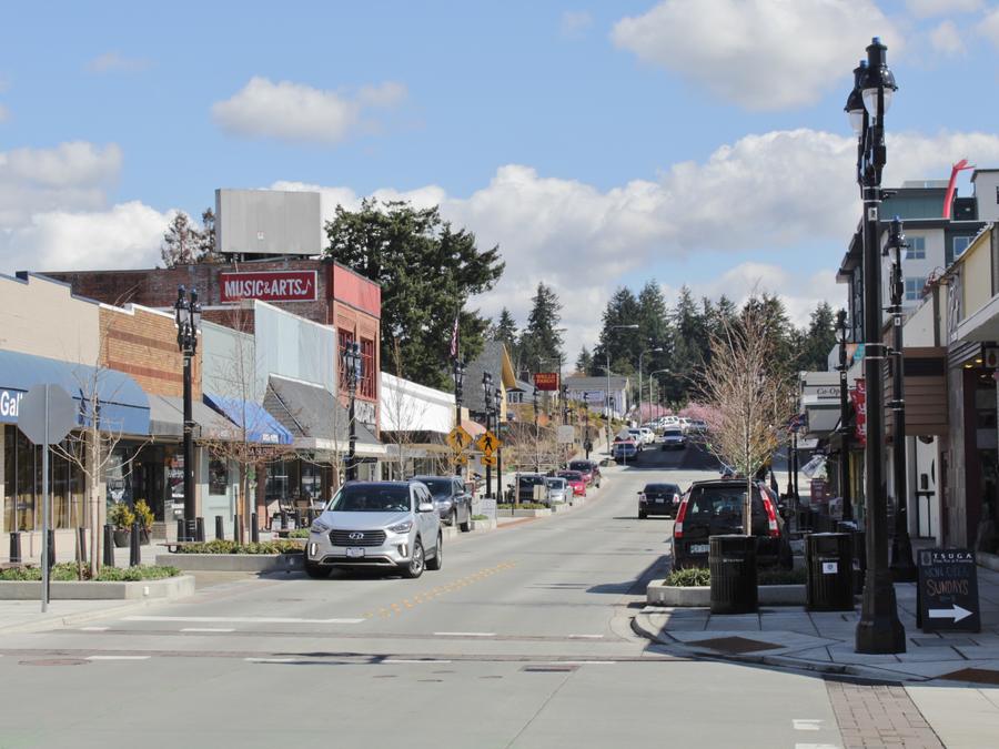 Main Street eastbound from 101st Avenue in Bothell, WA, 2019