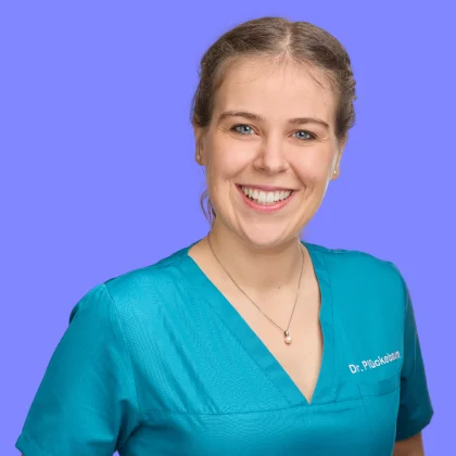 Dr. Yvonne Plückebaum