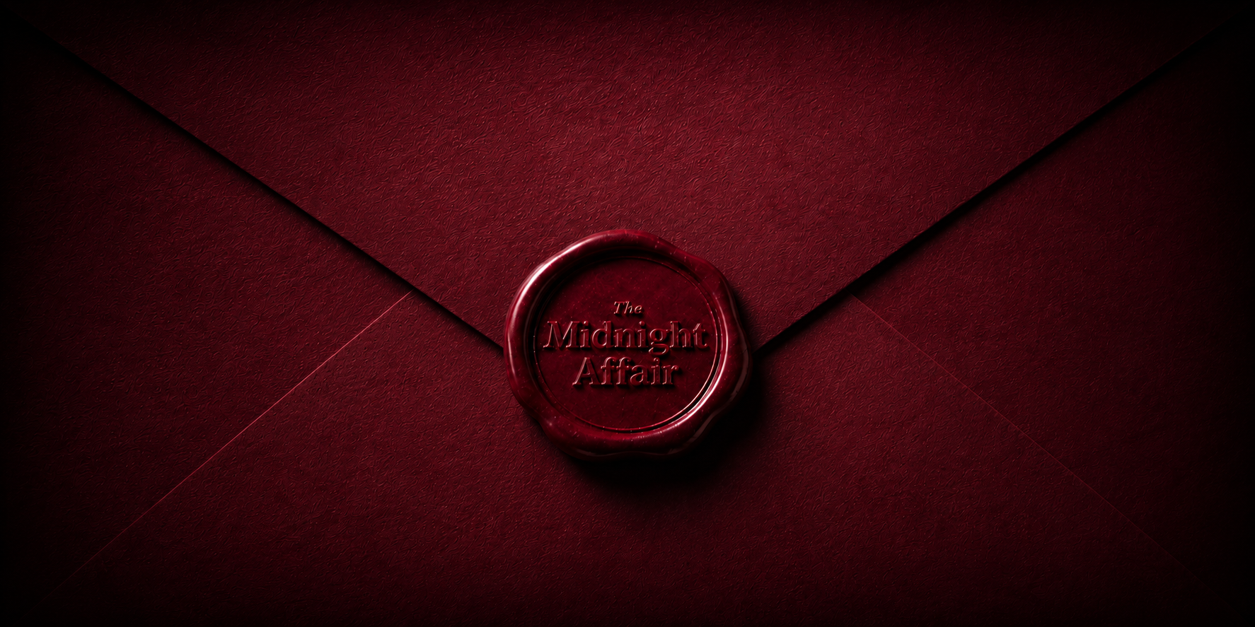 Une enveloppe bordeaux scellée d'un cachet de cire The Midnight Affair
