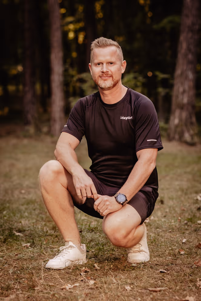 Trenér florbalu v Looportu Vašek profilovka v lese