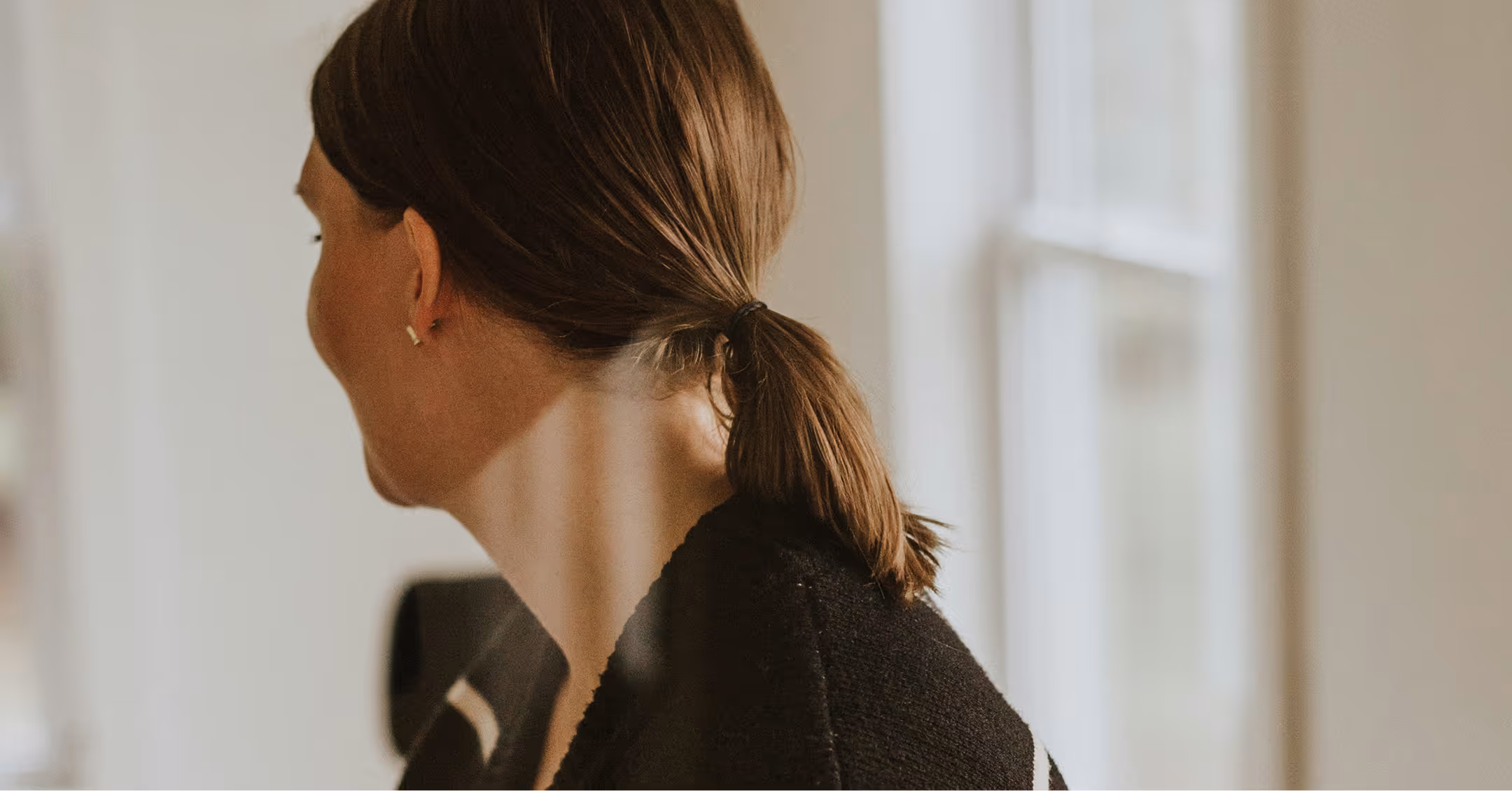 girl with her back turned 