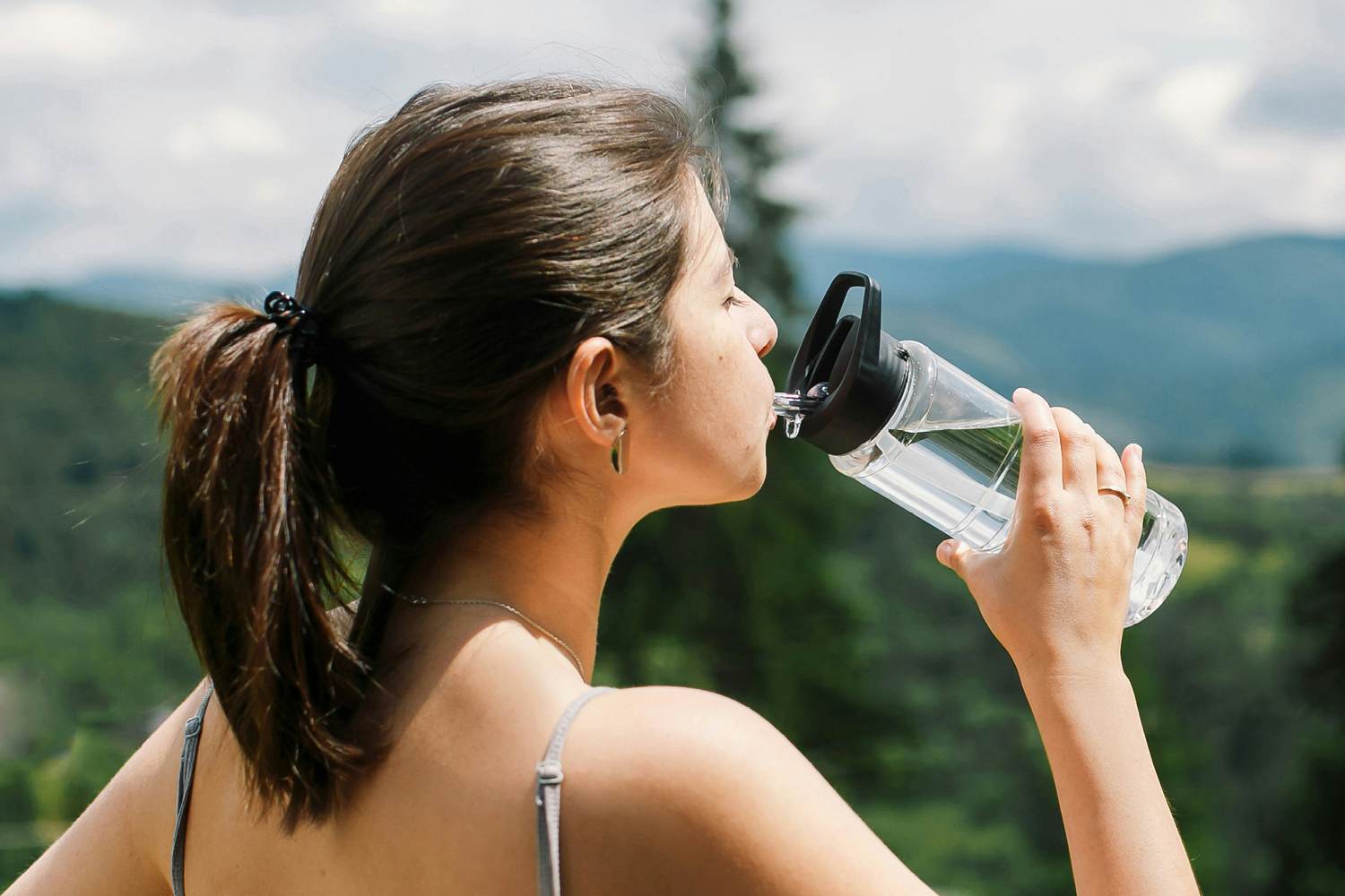 Richtig trinken – Wie viel Wasser braucht der Körper wirklich?