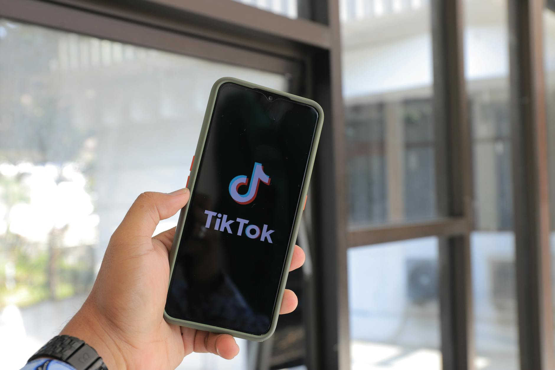 Allowlisting TikTok : guide complet pour les marques