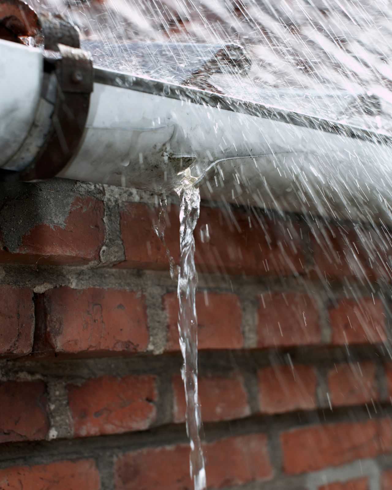 Leaking gutter