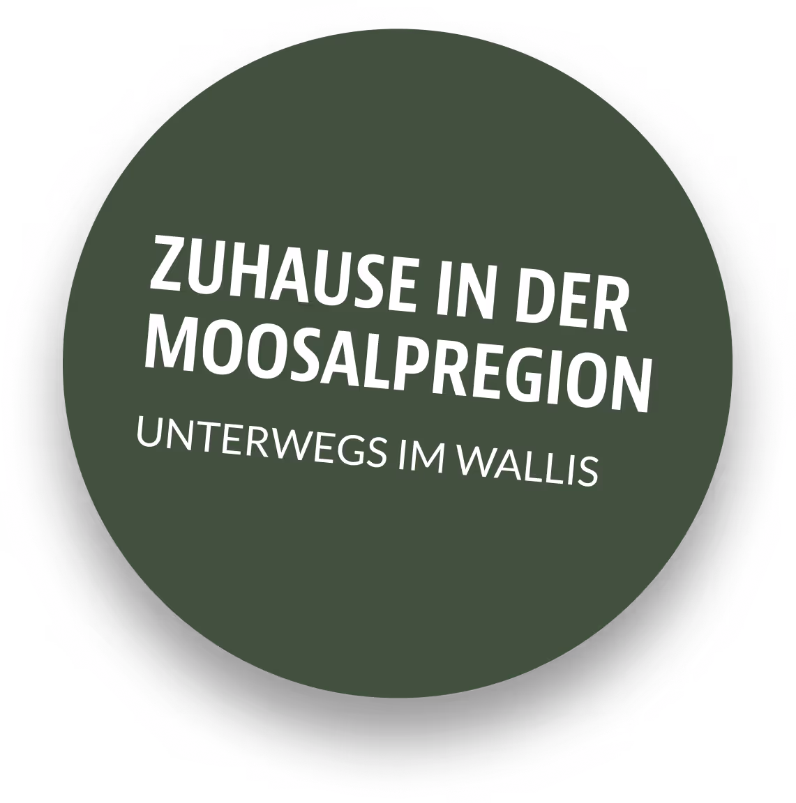Grüner Kreis mit dem weißen Text: Zuhause in der Moosalpregion, unterwegs im Wallis.
