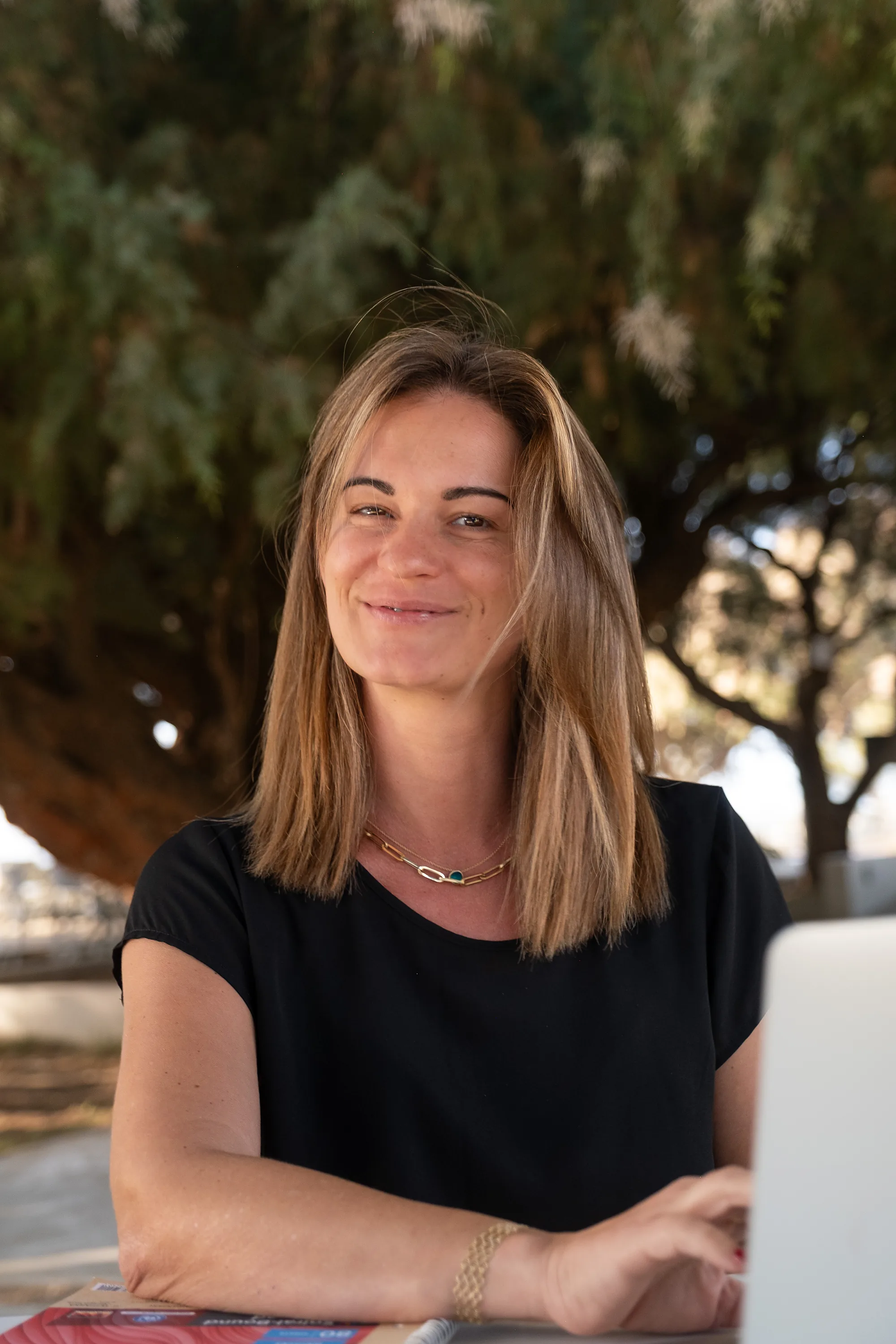 Marie Siber, Gründerin der Her Closing Academy, lächelt in die Kamera