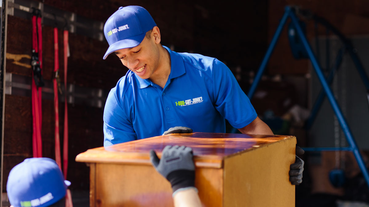 Clothes, houseware and furniture donation: What do thrift stores accept?